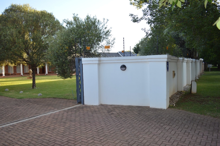 4 Bedroom Property for Sale in Flamwood North West